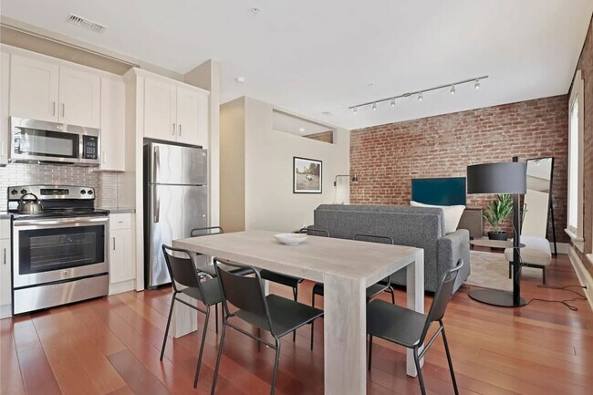 Building Photo - 822 Perdido St