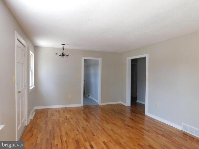Building Photo - 2251 Senseny Rd