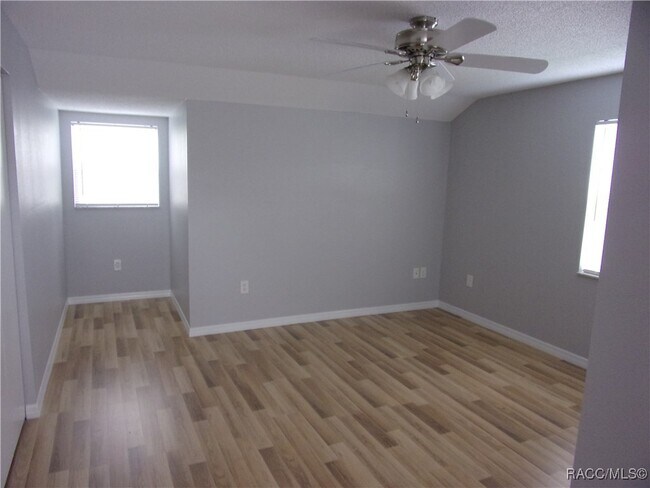 Building Photo - 905 N Palm Springs Terrace