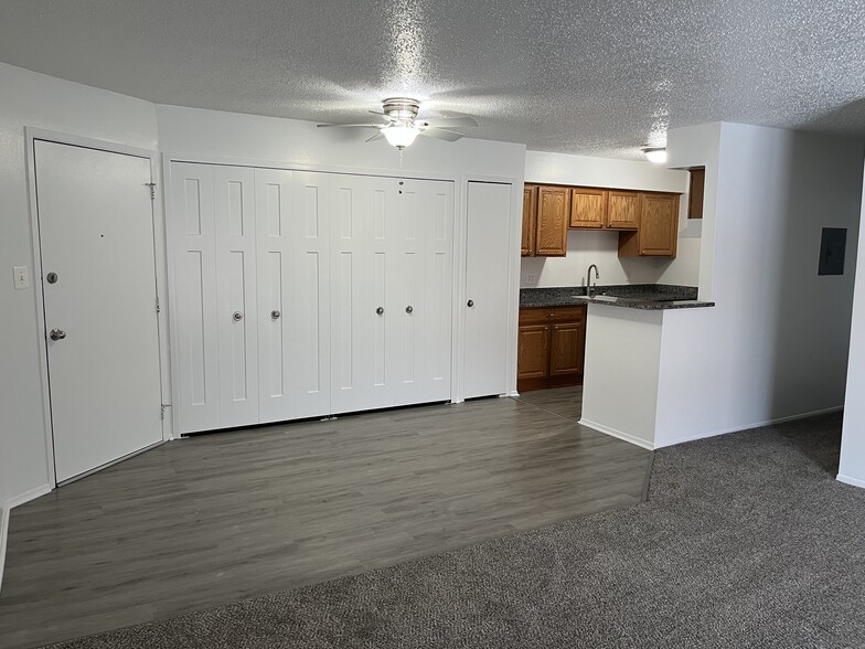 Building Photo - Charles Hamlet