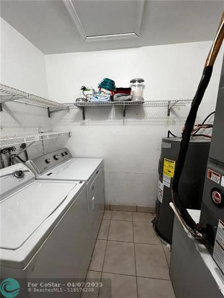 Building Photo - 353 SW 35th Ave
