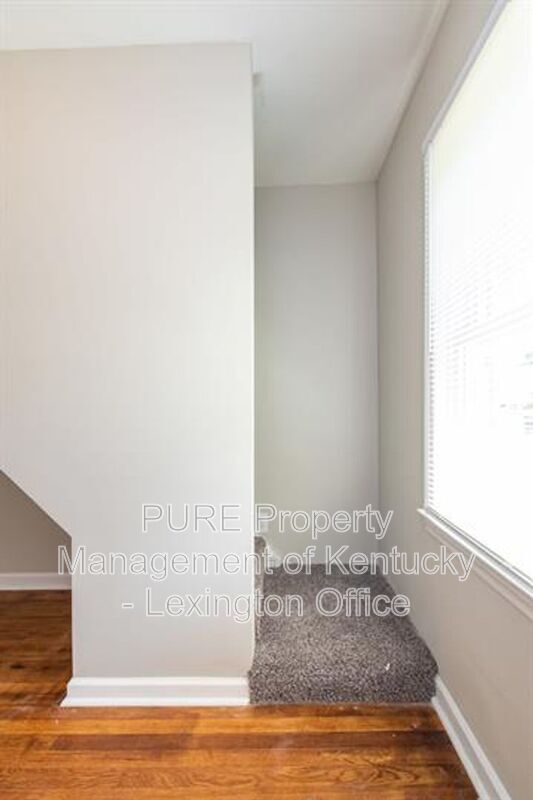 Building Photo - 817 Marcellus Dr