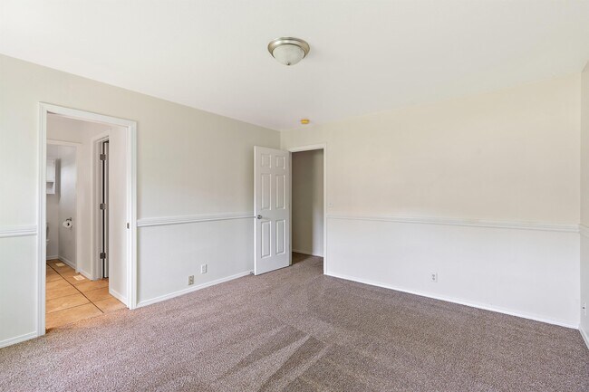 Building Photo - 1725 N Eagle Creek Way