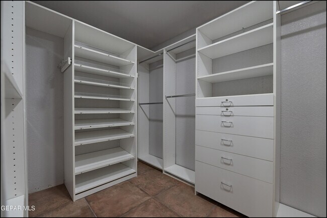 Building Photo - 6412 Via Aventura Dr