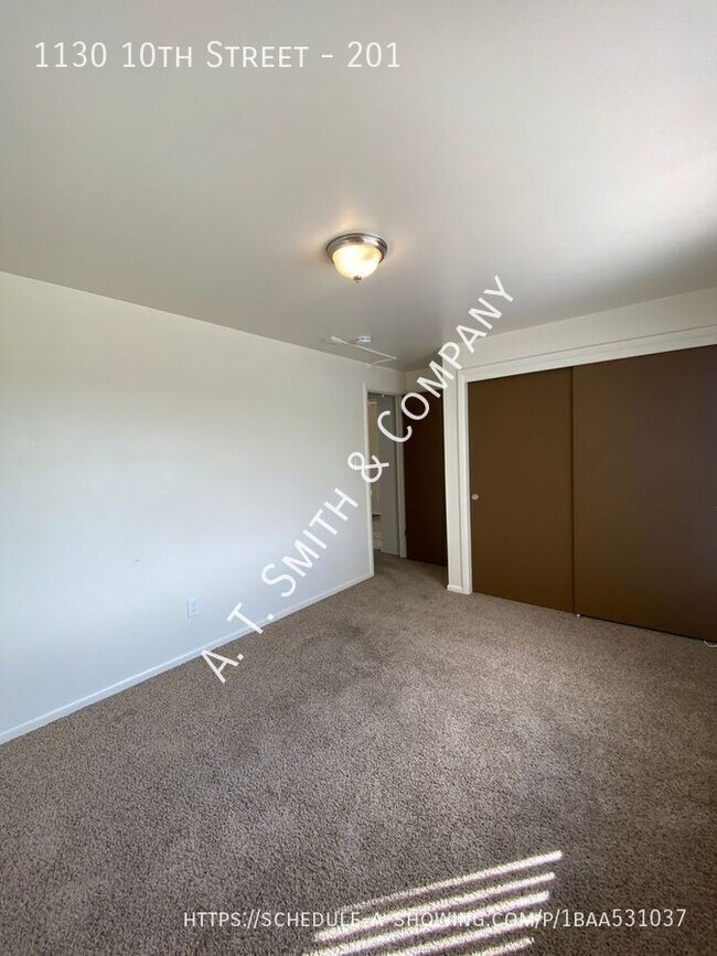 Building Photo - 1130 10th St