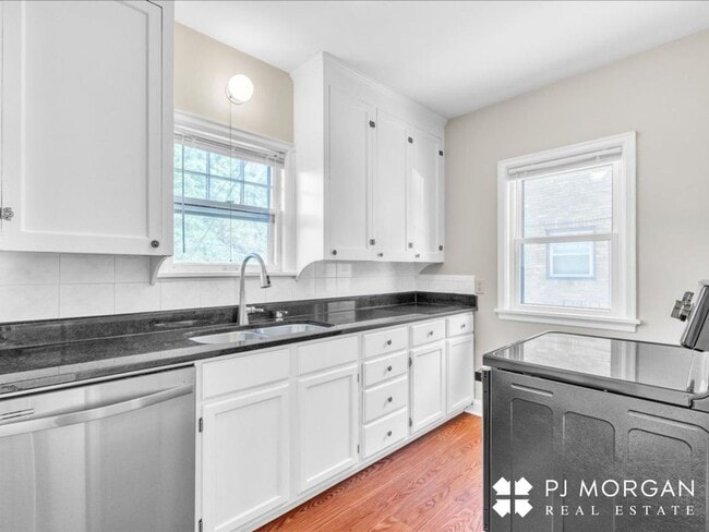 Building Photo - 2 bedroom duplex for rent in Midtown!
