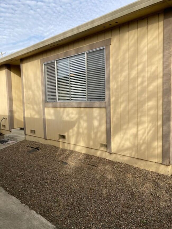 Building Photo - **Welcome Home, Available Now**