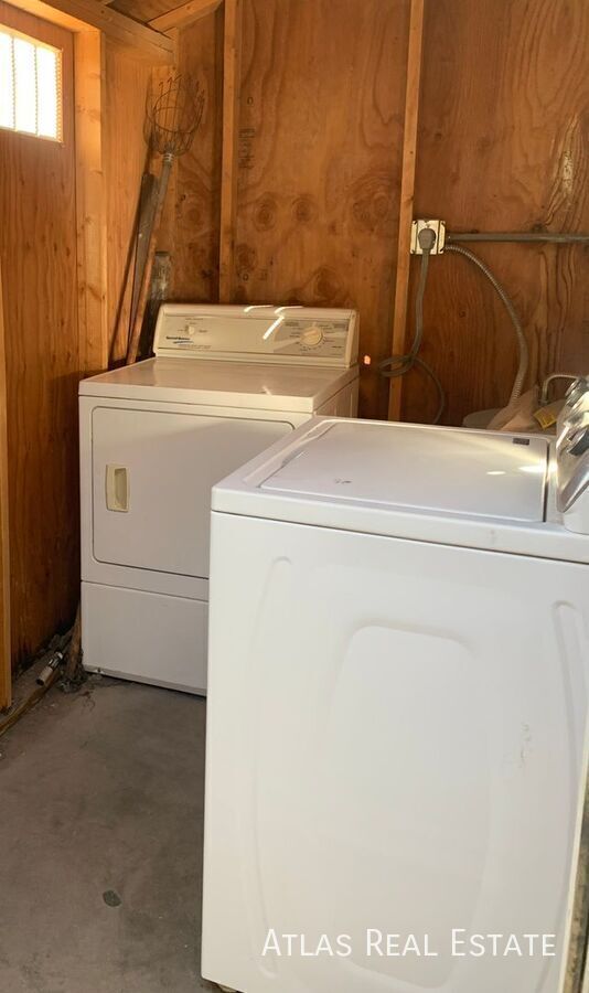 Building Photo - 1013 E Palm Ln