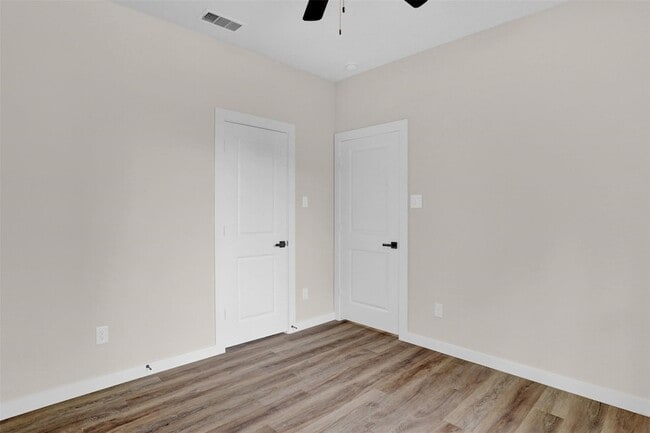 Building Photo - 705 E Hanna St