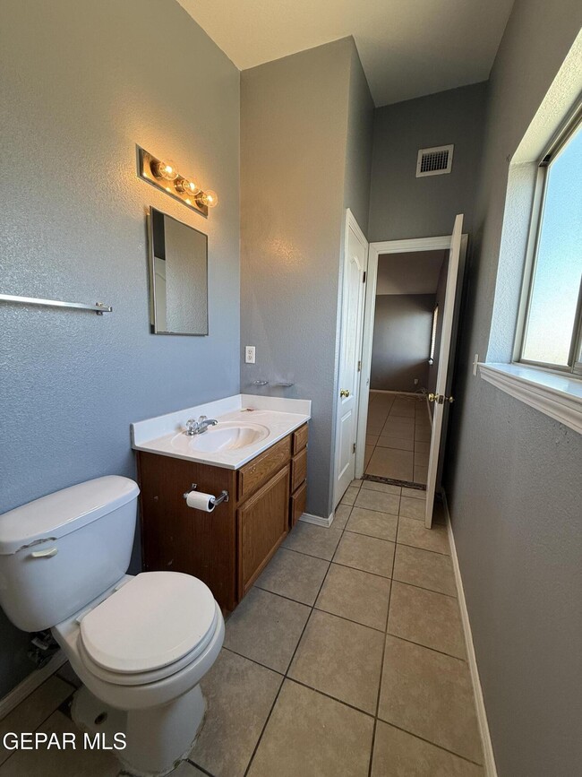 Building Photo - 14157 Tierra Delfin Dr