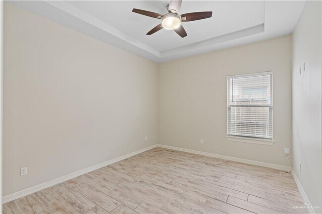 Building Photo - 13 Whitewing Ave