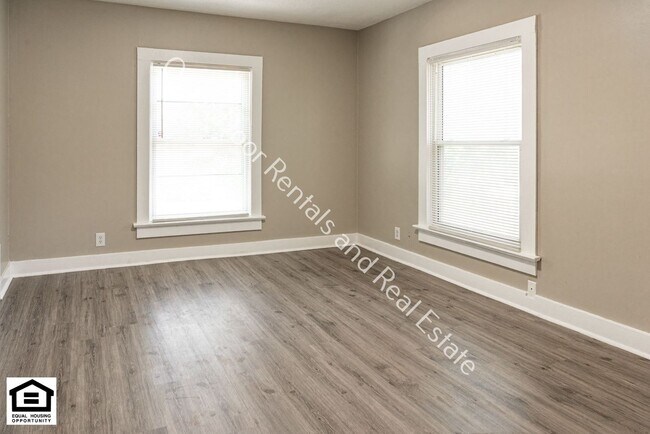 Building Photo - 1111 Maple Ave