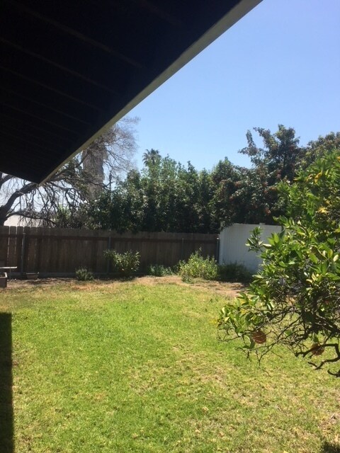 Building Photo - WALK TO SDSU! 5 bed 2 bath House w/ A/C