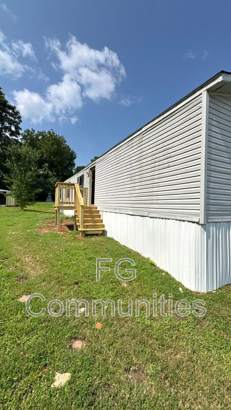 Building Photo - 3160 Dunn St