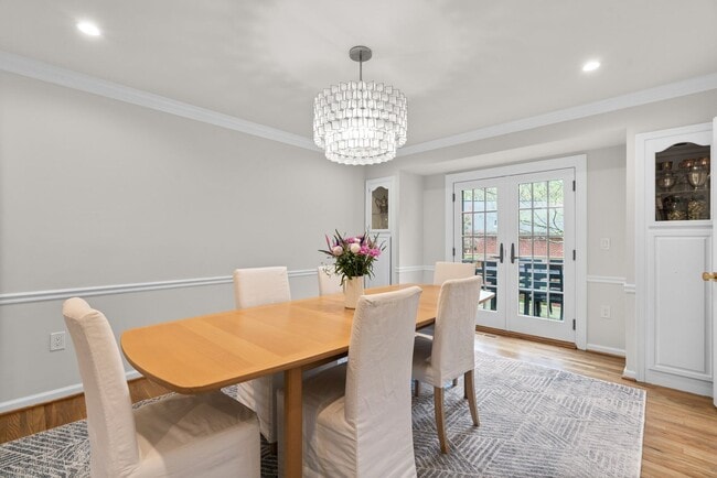 Building Photo - 4 Bed 4.5 Bath - Bethesda  Single Family Colonial - 2 Car Garage