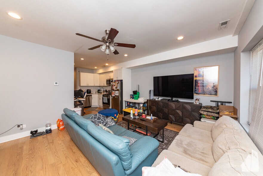 Building Photo - 2439 N Ashland Ave