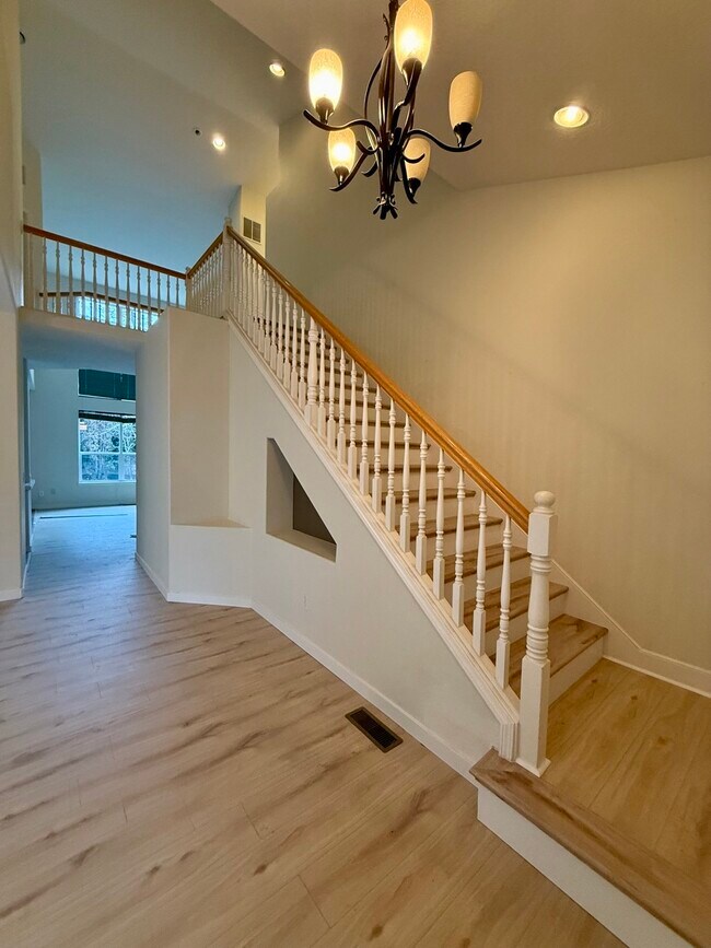 Building Photo - 15797 NW Wismer Dr