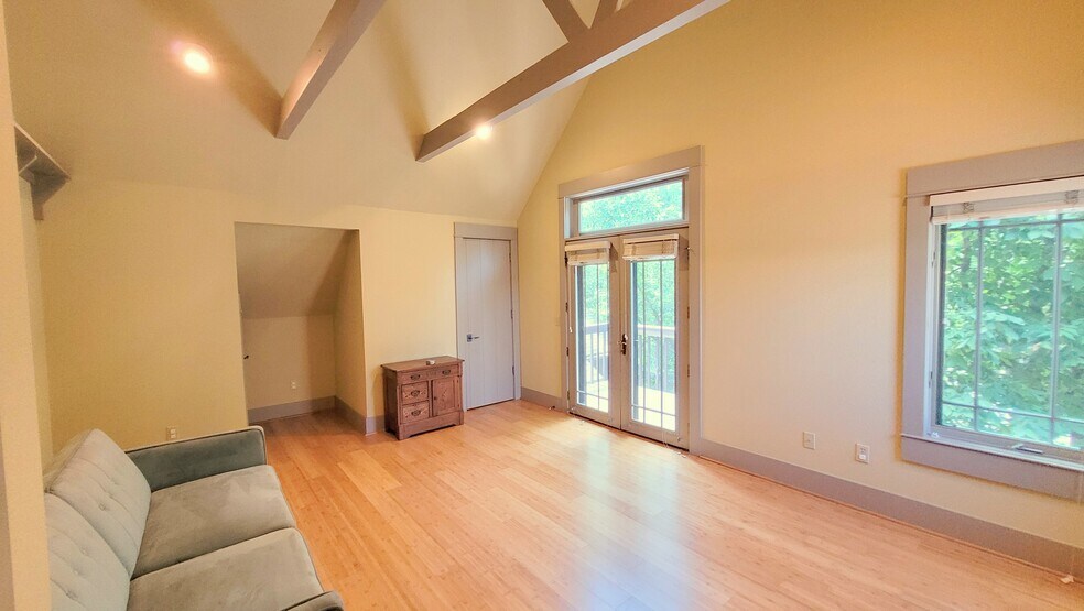 Building Photo - 671 N Sequoyah Dr