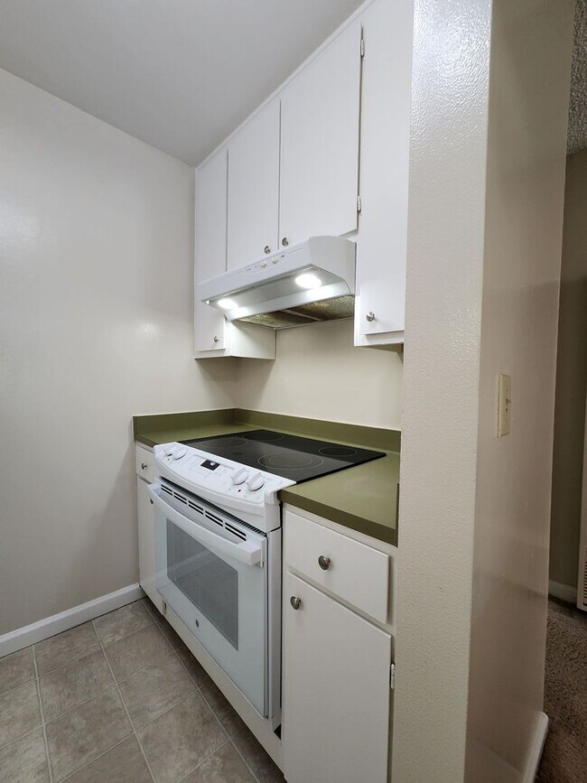 Building Photo - 1 bedroom upstairs unit in Walnut Park