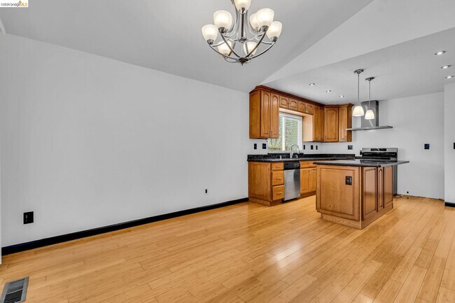 Building Photo - 909 Halite Way