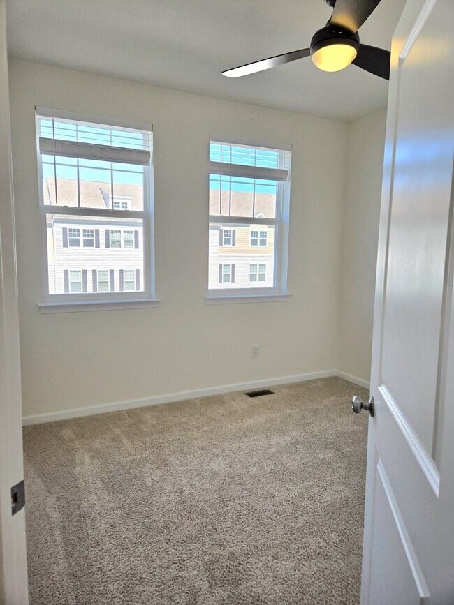 Building Photo - 334 Dawson Pl