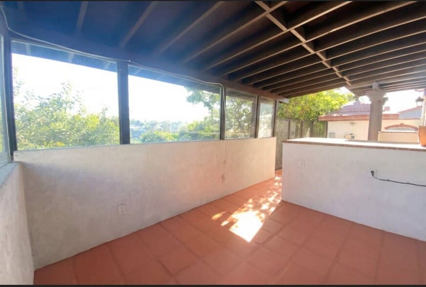 Building Photo - 2541 Haller St