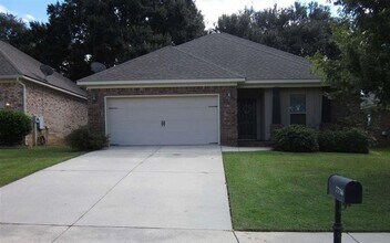 Building Photo - BEAUTIFUL HOME IN DAPHNE!
