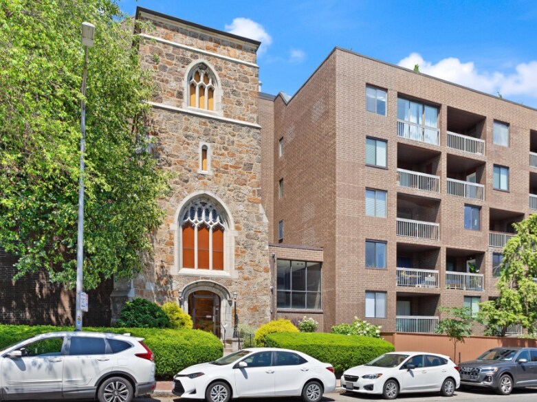 Building Photo - 321 Harvard St