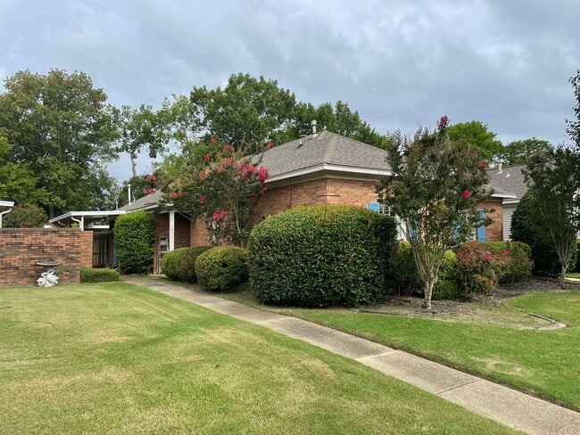 Building Photo - 1830 Young Farm Rd