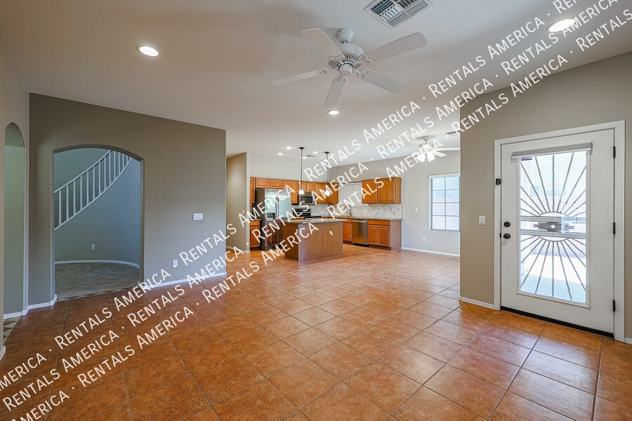 Building Photo - 16021 W Custer Ln