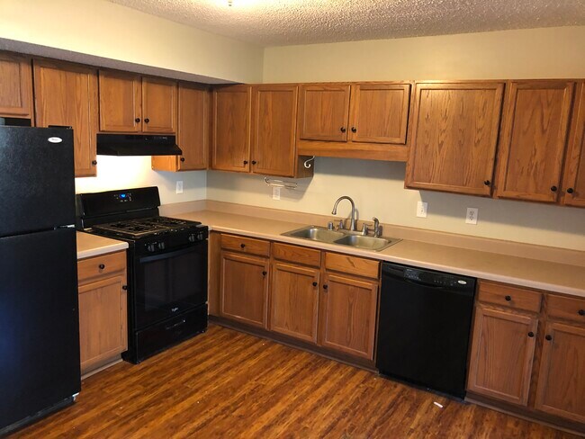 Building Photo - 4776 Cheshire Cir