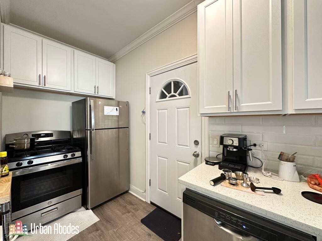 Building Photo - 321 Kedzie St