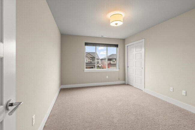 Building Photo - Backyard Putting Green + Outdoor Fireplace | Comfortable Puyallup Rental