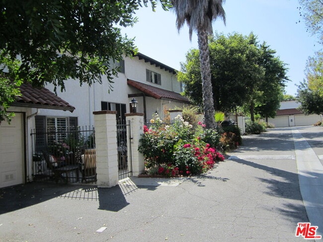 Building Photo - 5275 Colodny Dr