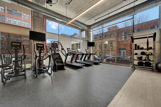 Building Photo - 910 W Huron St