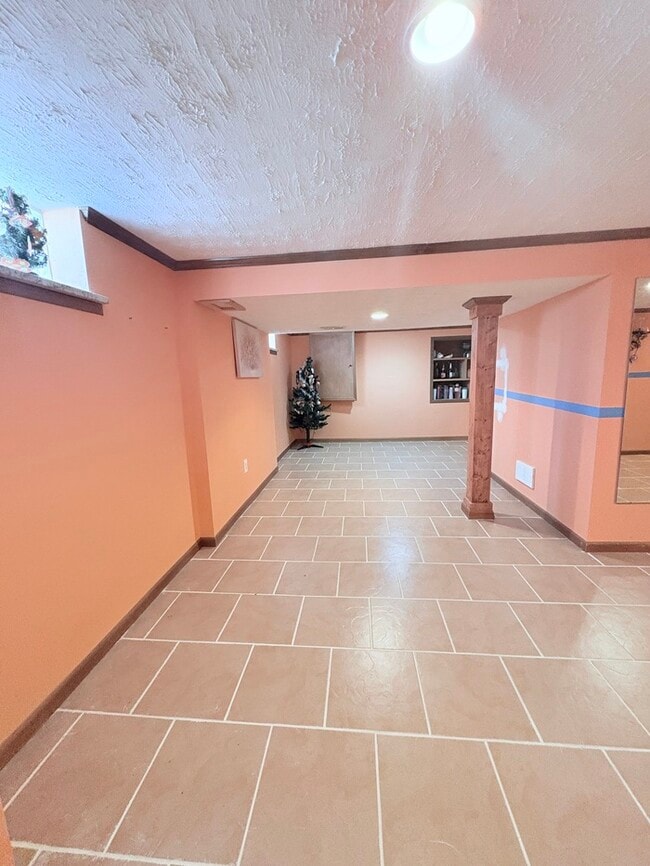 Building Photo - Furnished 4BR 2 BA Home w/ Covered Patio in Groveport!