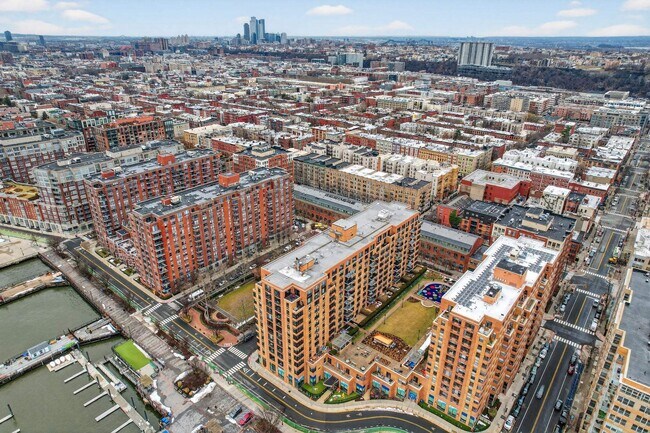 Building Photo - 2 Constitution Ct