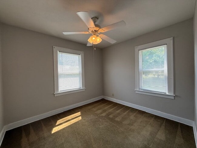 Building Photo - South End 3 Bed / 1 Bath