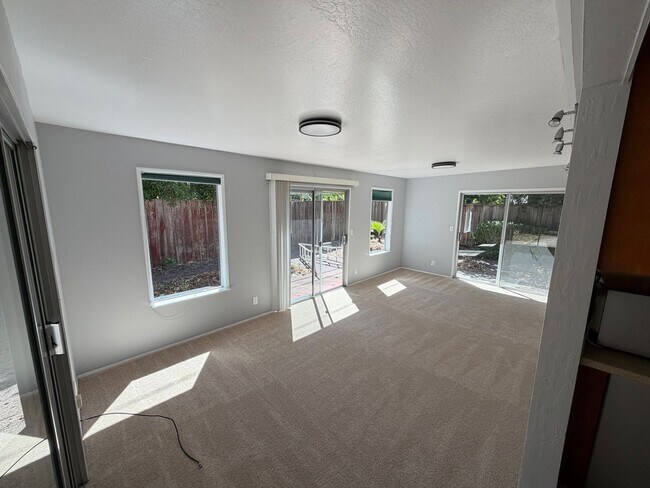 Building Photo - 3630 Lupine Ave