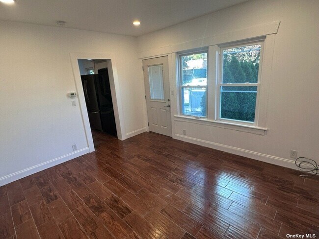 Building Photo - 89 N Forest Ave