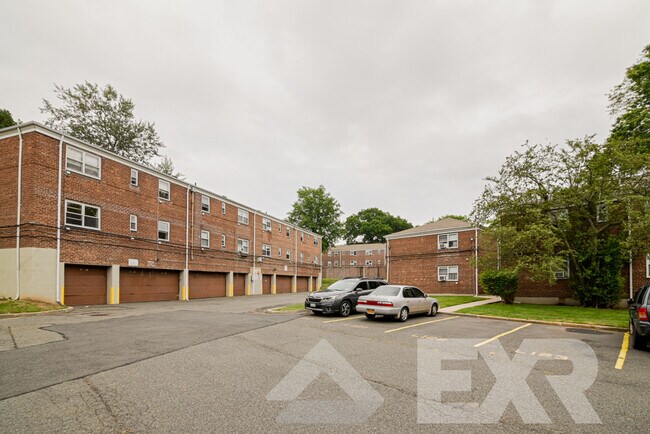 Building Photo - 464 Howard Ave