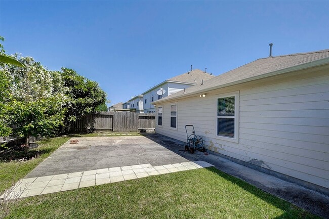 Building Photo - 3619 Apple Dale Dr