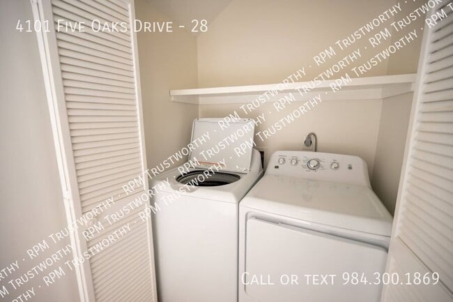 Building Photo - 4101 Five Oaks Dr