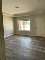 Building Photo - 477 Greenside Way
