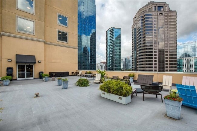 Building Photo - 1101 Juniper St NE