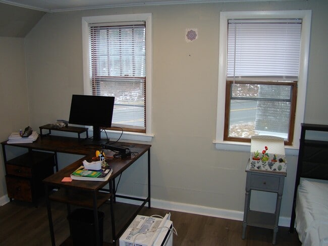 Building Photo - 13 Back River Rd