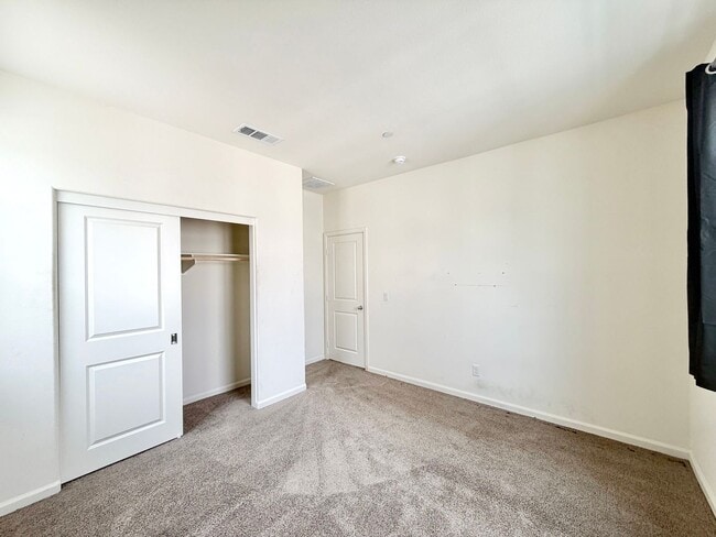 Building Photo - Iris Park Gem | 4 Bedrooms, Loft, and Modern Upgrades Throughout