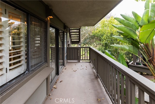 Building Photo - 9 Flores