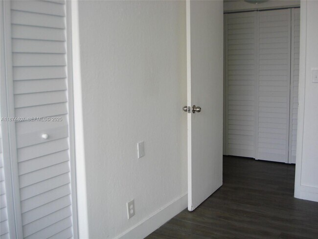 Building Photo - 16450 NW 2nd Ave