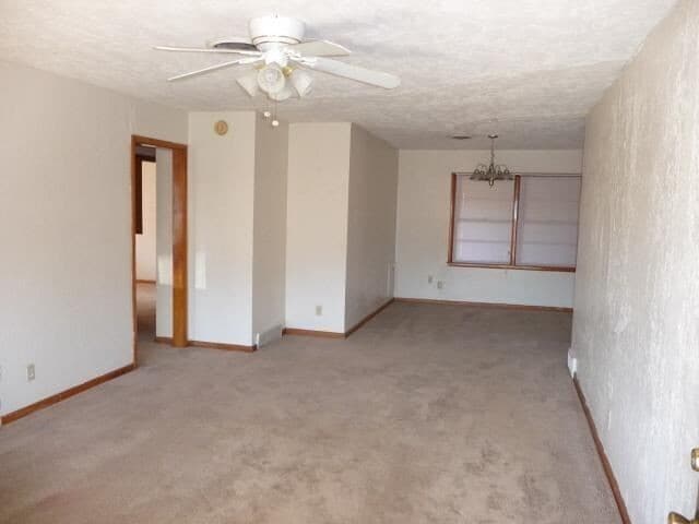 Building Photo - Cozy Family Home